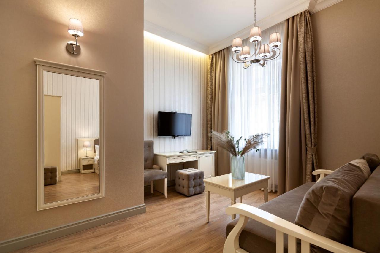 Royal Mini-Apart Hotel On Rynok Square Lviv Buitenkant foto